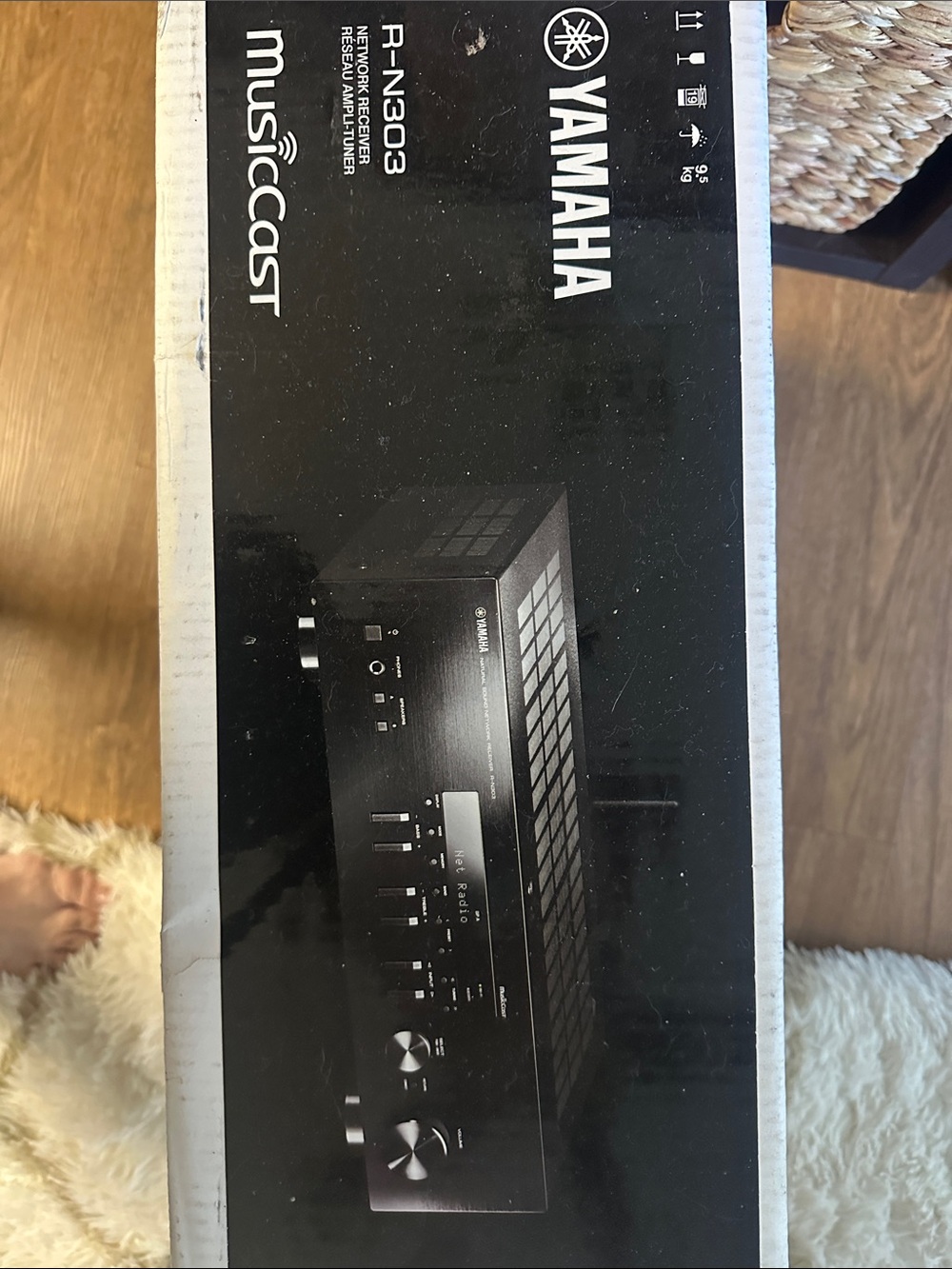 Yamaha R-N303 receiver Brand New in sealed box - Picture 2 of 4